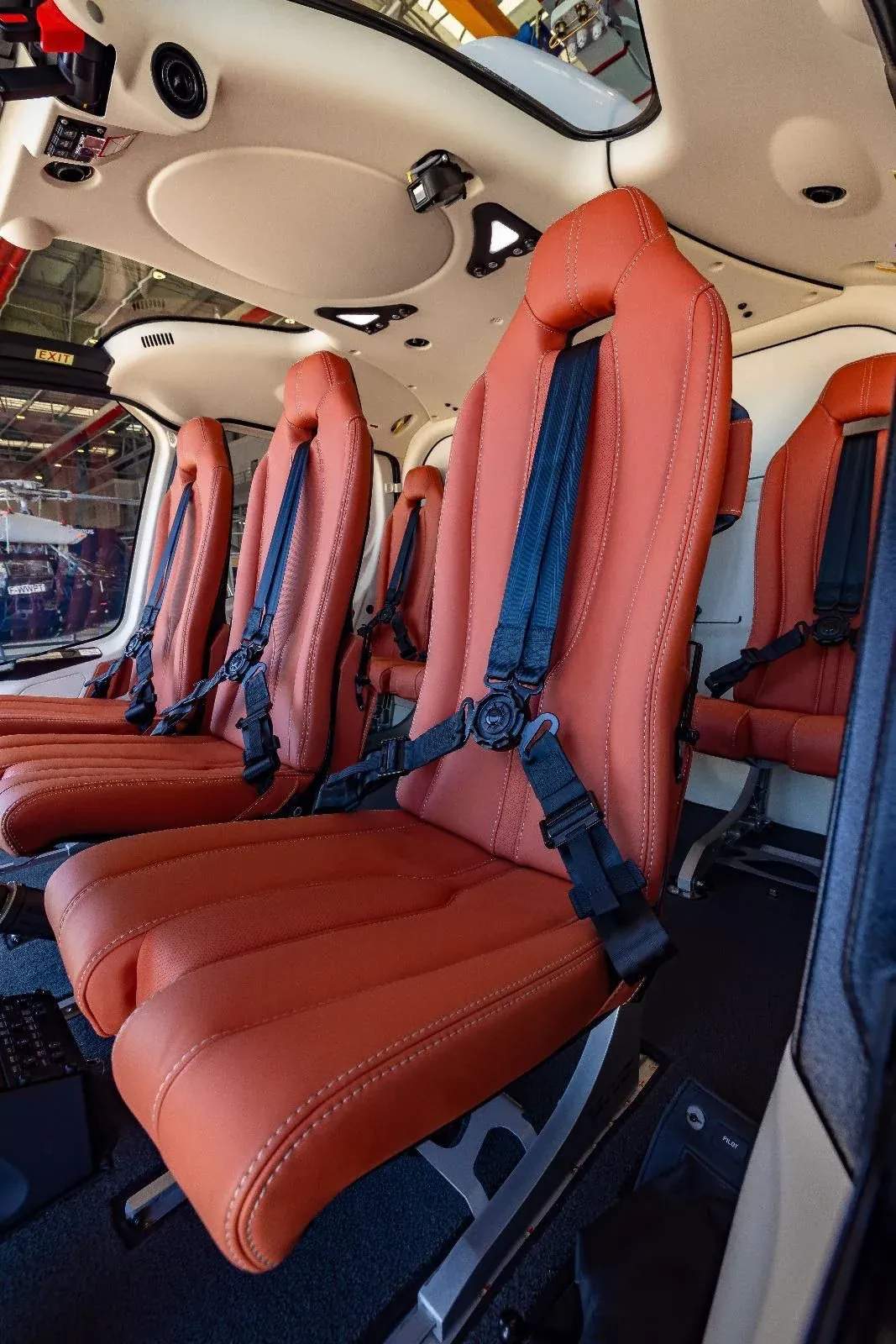 Airbus H130 kabin koltukları