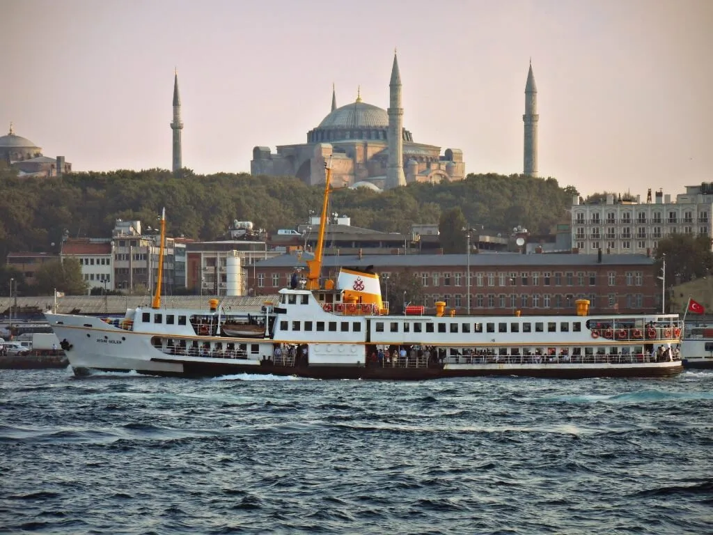 Transport nach Sultanahmet mit der Istanbul Stadtlinienfähre