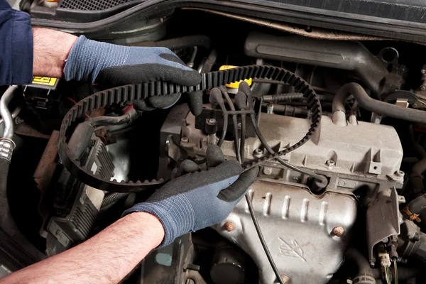 Otomobil Motoru Triger Kayışı Zamanlama Seti Değişimi