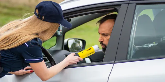 Blogbeitrag: Was ist eine Alkoholschranke in Fahrzeugen? GSR II Sicherheitsstandards