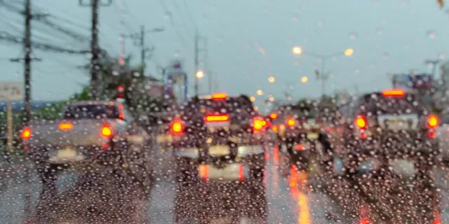 Blog post: Driving Techniques in Rainy Weather: 9 Golden Rules