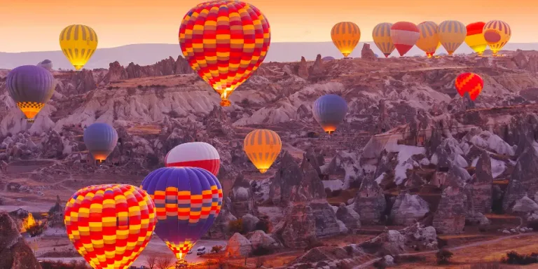 Kapak görseli: Kapadokya Gezi Rehberi: Balonlar, Vadiler ve Yeraltı Şehirleri